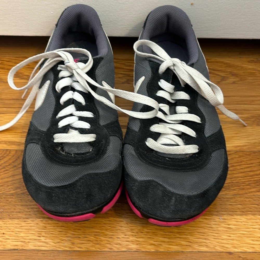 Nike gray/black/fushia walking shoe
